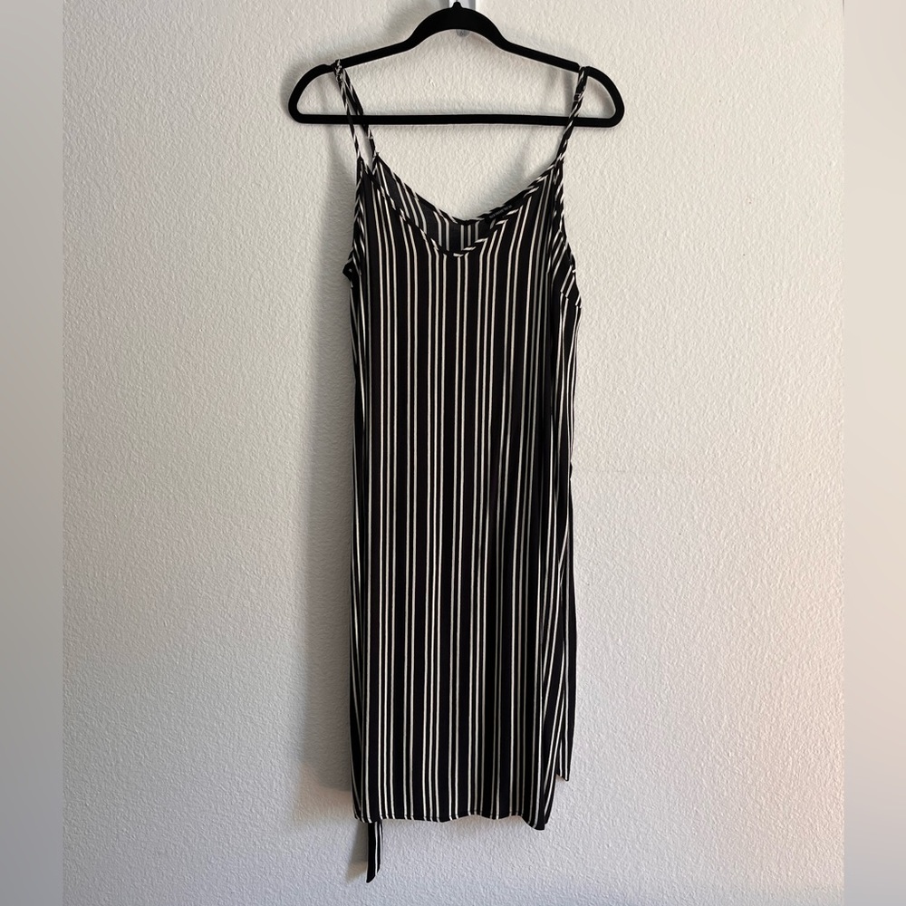 Who What Wear Black and White/Ivory Pin Stripe Sleeveless Dress w/ Tie (Size M)